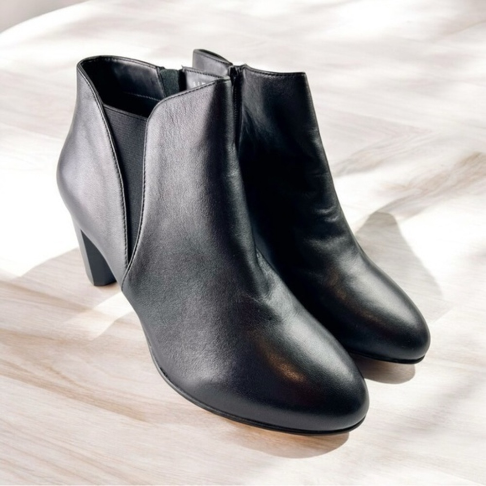 Aravon Booties womens 9.5 Black Leather Career Dress Women's Chelsea Boot